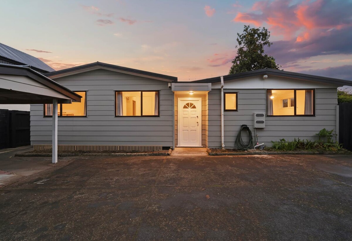 Renovated 4 beds 2 baths house with car port and car parks, close to shops, schools, parks, motorway access, 0.3 km to Owairaka District School, 37A Range View Road, Mt Albert, Auckland