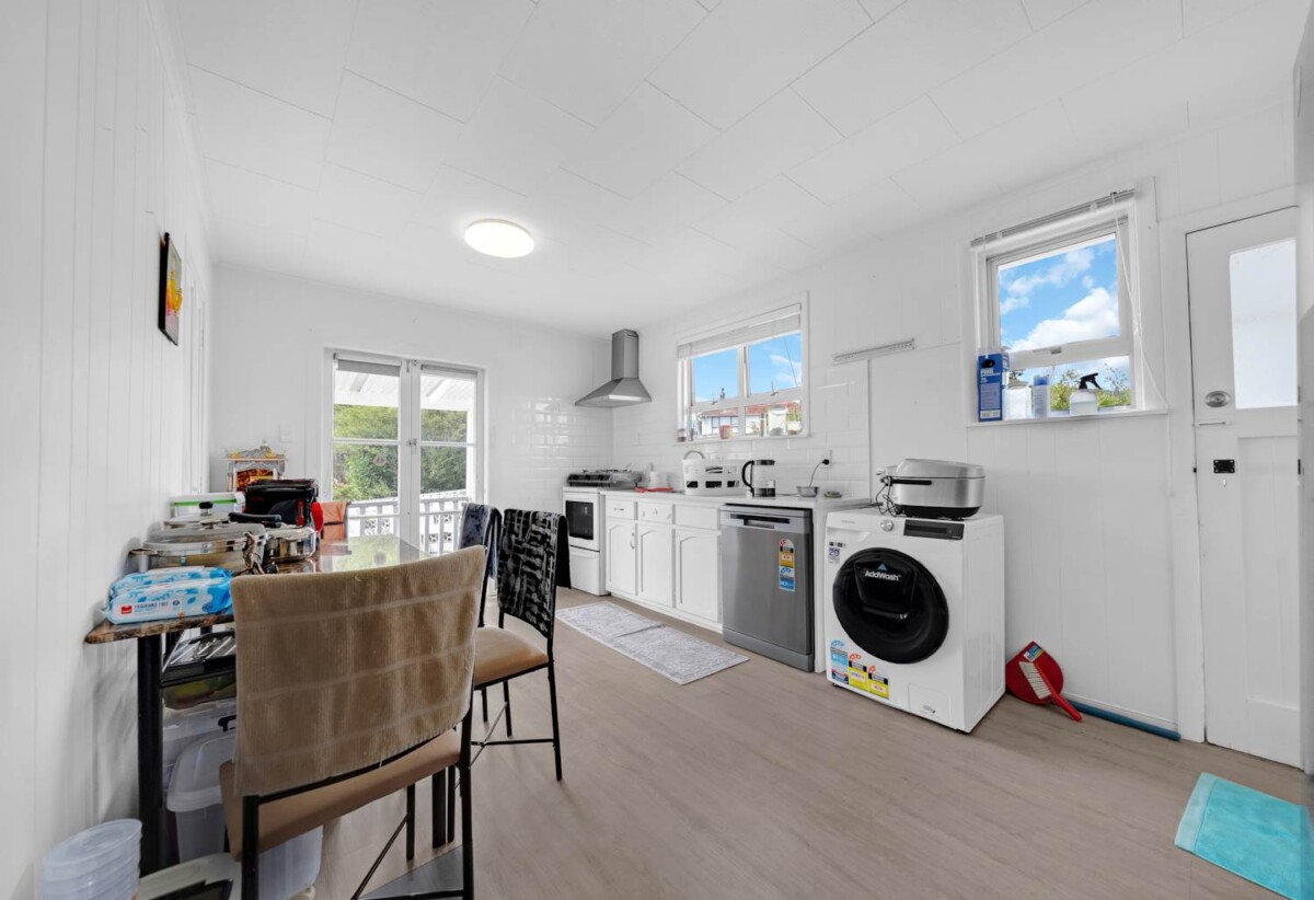 Mt Roskill Grammar zone, 3 beds 1 bath house with standalone garage on 895m2 section, Ground-floor rumpus with exterior access – home office or studio ready, close to schools, shops, motorway access, 0.6 km to Hay Park School, 9 Morrie Laing Avenue, Mt Roskill, Auckland