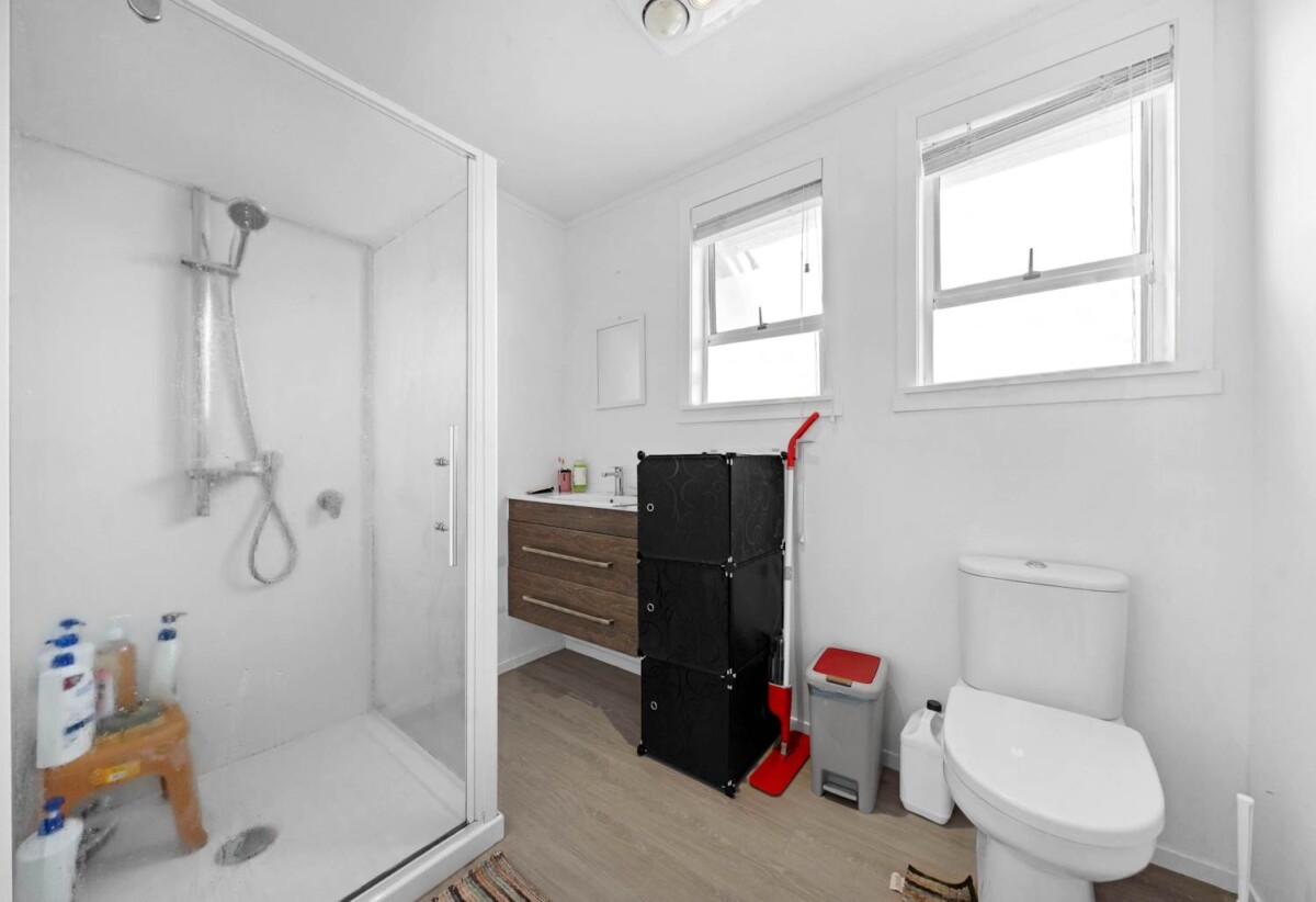 Mt Roskill Grammar zone, 3 beds 1 bath house with standalone garage on 895m2 section, Ground-floor rumpus with exterior access – home office or studio ready, close to schools, shops, motorway access, 0.6 km to Hay Park School, 9 Morrie Laing Avenue, Mt Roskill, Auckland