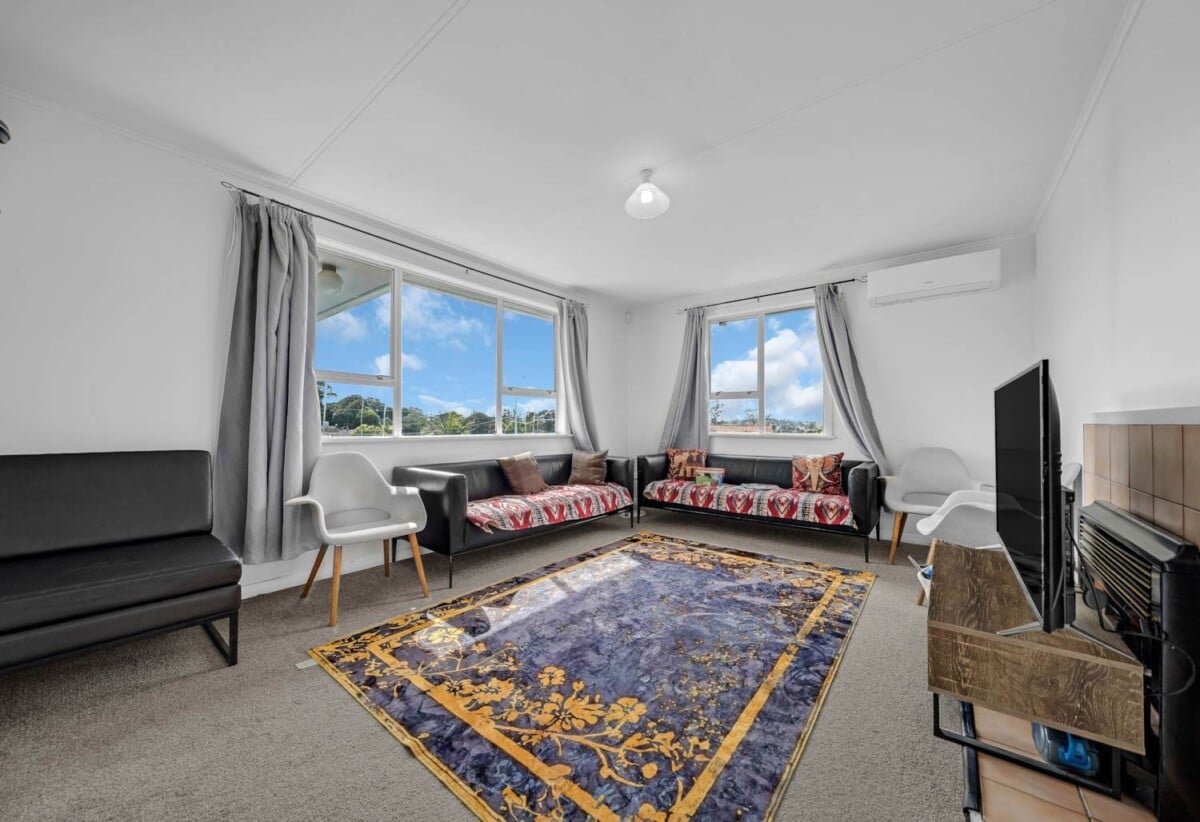 Mt Roskill Grammar zone, 3 beds 1 bath house with standalone garage on 895m2 section, Ground-floor rumpus with exterior access – home office or studio ready, close to schools, shops, motorway access, 0.6 km to Hay Park School, 9 Morrie Laing Avenue, Mt Roskill, Auckland