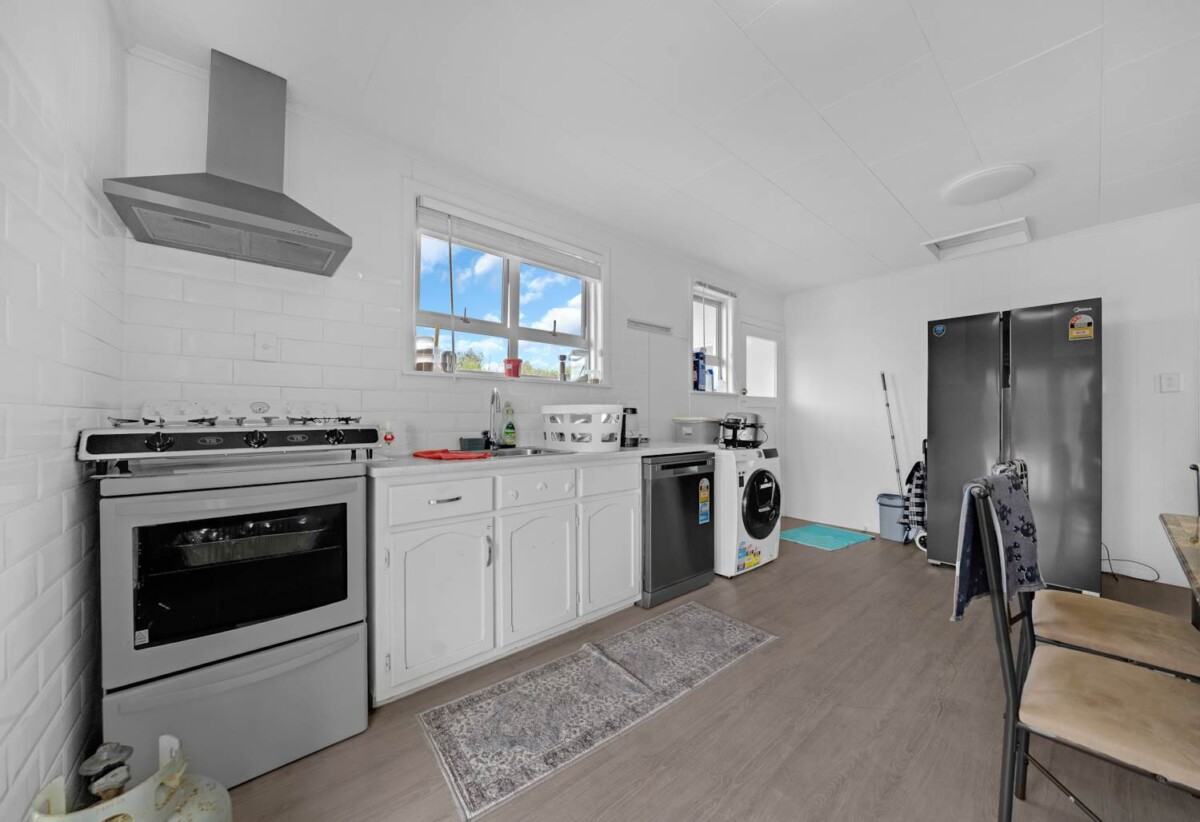 Mt Roskill Grammar zone, 3 beds 1 bath house with standalone garage on 895m2 section, Ground-floor rumpus with exterior access – home office or studio ready, close to schools, shops, motorway access, 0.6 km to Hay Park School, 9 Morrie Laing Avenue, Mt Roskill, Auckland