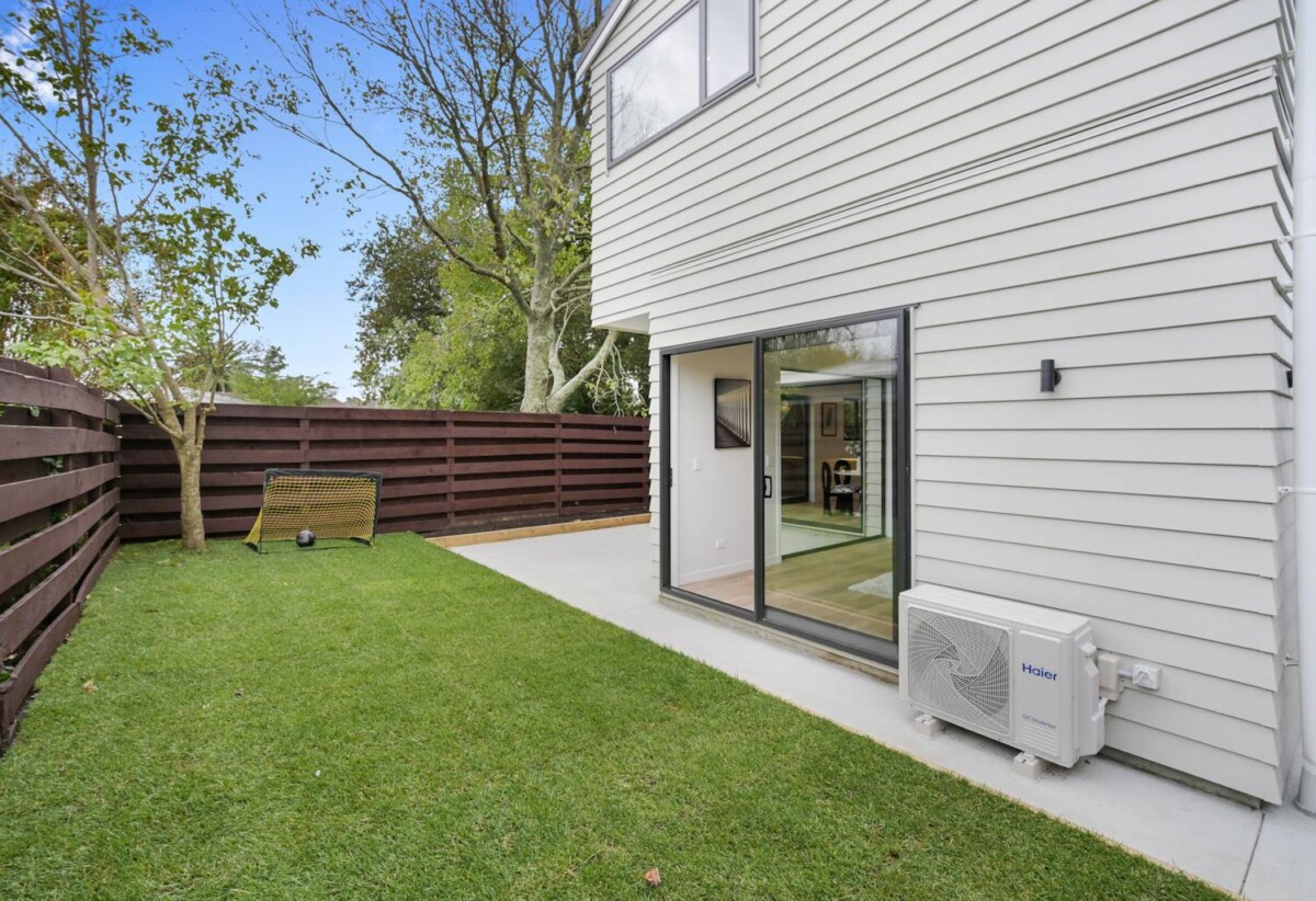 Brandnew 3 beds 2.5 baths house with garage on 195m2 section, Zoned for the popular Farm Cove Intermediate and Pakuranga College, close to schools, shops, shopping centre, 0.6 km to Elm Park School, Lot 2, 29 Hope Farm Avenue, Pakuranga Heights, Auckland