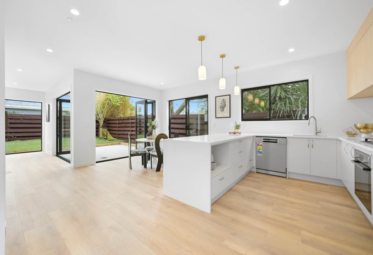Brandnew 3 beds 2.5 baths house with garage on 195m2 section, Zoned for the popular Farm Cove Intermediate and Pakuranga College, close to schools, shops, shopping centre, 0.6 km to Elm Park School, Lot 2, 29 Hope Farm Avenue, Pakuranga Heights, Auckland