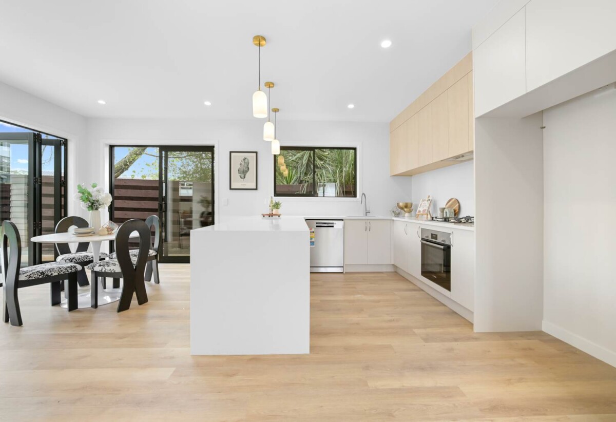 Brandnew 3 beds 2.5 baths house with garage on 195m2 section, Zoned for the popular Farm Cove Intermediate and Pakuranga College, close to schools, shops, shopping centre, 0.6 km to Elm Park School, Lot 2, 29 Hope Farm Avenue, Pakuranga Heights, Auckland