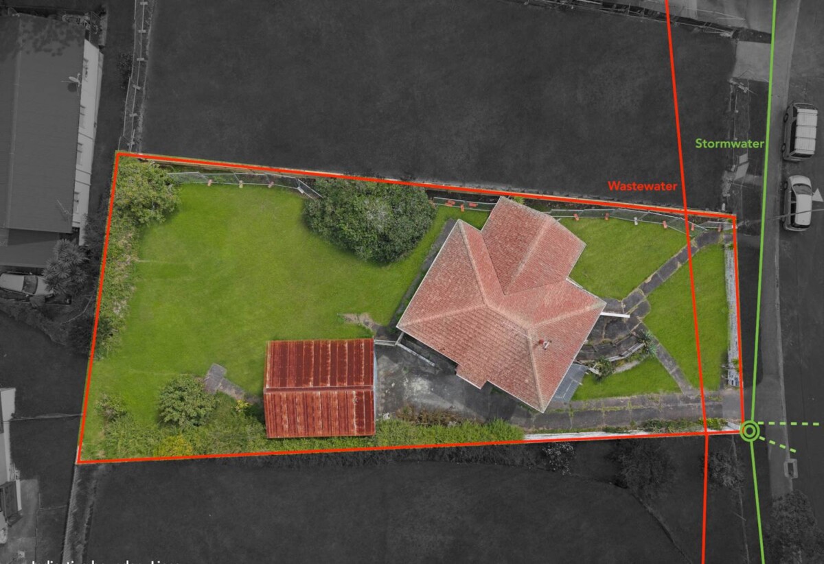 Mt Roskill Grammar zone, 3 beds 1 bath house with standalone garage on 895m2 section, Ground-floor rumpus with exterior access – home office or studio ready, close to schools, shops, motorway access, 0.6 km to Hay Park School, 9 Morrie Laing Avenue, Mt Roskill, Auckland