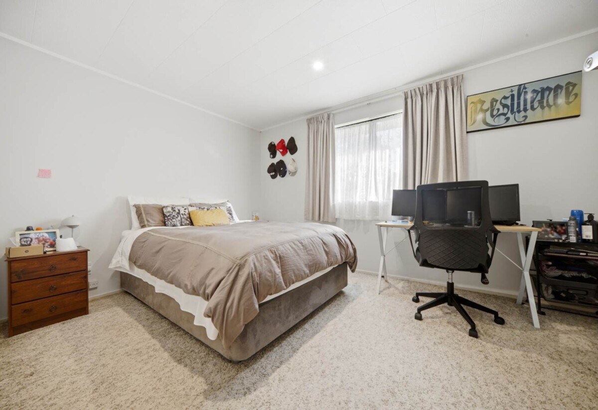 With Bush views, 3 beds 1 bath house with garage and workshop or storage space, 0.4 km to Manuka Primary School, Just a short stroll to Spinella Reserve and the various walking trails, Easy access to Glenfield Mall, local boat ramps, and public transport links, 1/130 Spinella, Bayview, Auckland