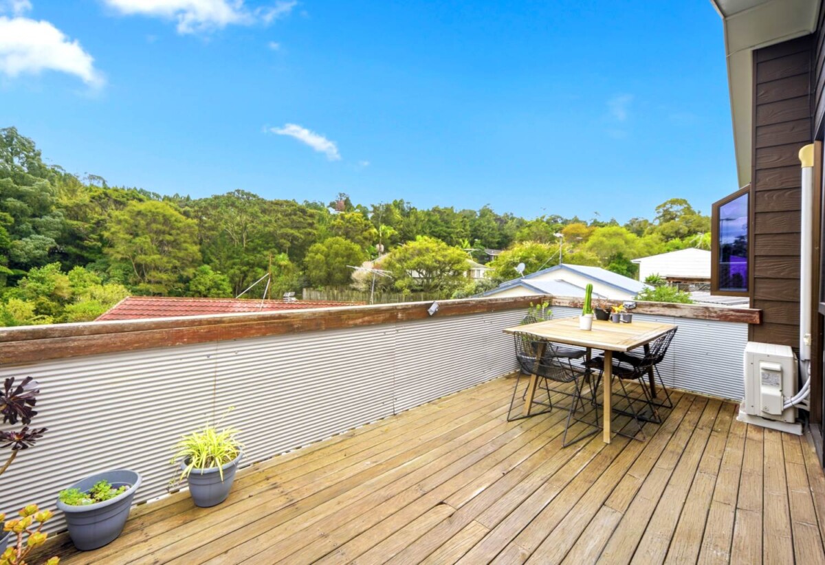 With Bush views, 3 beds 1 bath house with garage and workshop or storage space, 0.4 km to Manuka Primary School, Just a short stroll to Spinella Reserve and the various walking trails, Easy access to Glenfield Mall, local boat ramps, and public transport links, 1/130 Spinella, Bayview, Auckland