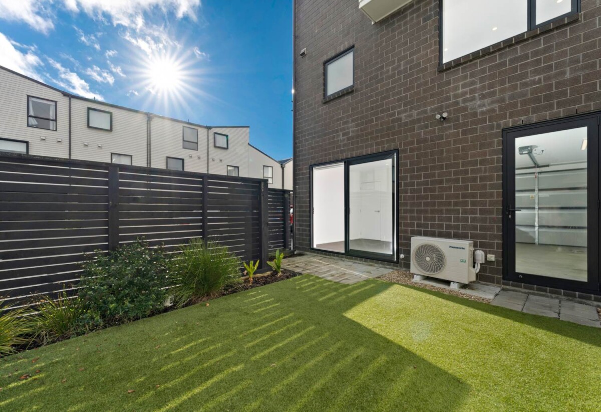 3 beds 2 baths home with garage and backyard, A three-minute walk to the Fruitvale Train Station and bus stops, A five-minute drive to Lynn Mall, 0.7 km to Fruitvale Road School, 10/1 Fruitvale Road, New Lynn, Auckland