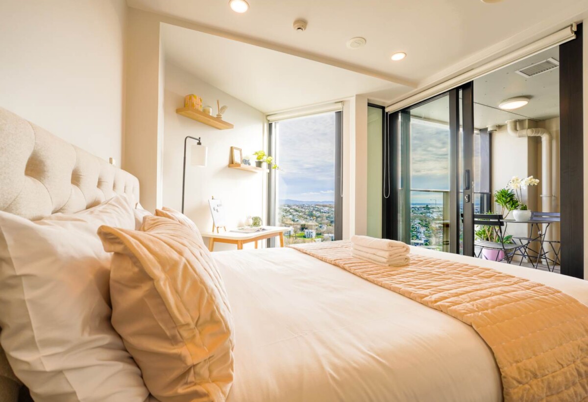 Auckland Girls’ Grammar School zone, Freehold 2 beds 1 bath 1 car park apartment, approx. 52sqm + balcony, Residents enjoy access to a heated indoor pool, sauna and secure facilities, all within easy reach of Victoria Park, Ponsonby and the city, 0.5 km to Auckland Girls’ Grammar School, 1302/15 Union Street, City Centre, Auckland