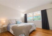 Brick 2 beds 1 bath home with car parks, within Takapuna’s top-tier school zones, and just minutes’ walk to the lakefront of Lake Pupuke, easy reach to Takapuna town centre, 0.4 km to Takapuna School, 2/56A Killarney Street, Takapuna, Auckland
