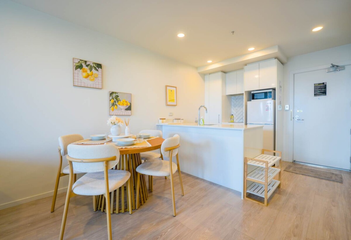Auckland Girls’ Grammar School zone, Freehold 2 beds 1 bath 1 car park apartment, approx. 52sqm + balcony, Residents enjoy access to a heated indoor pool, sauna and secure facilities, all within easy reach of Victoria Park, Ponsonby and the city, 0.5 km to Auckland Girls’ Grammar School, 1205/15 Union Street, City Centre, Auckland