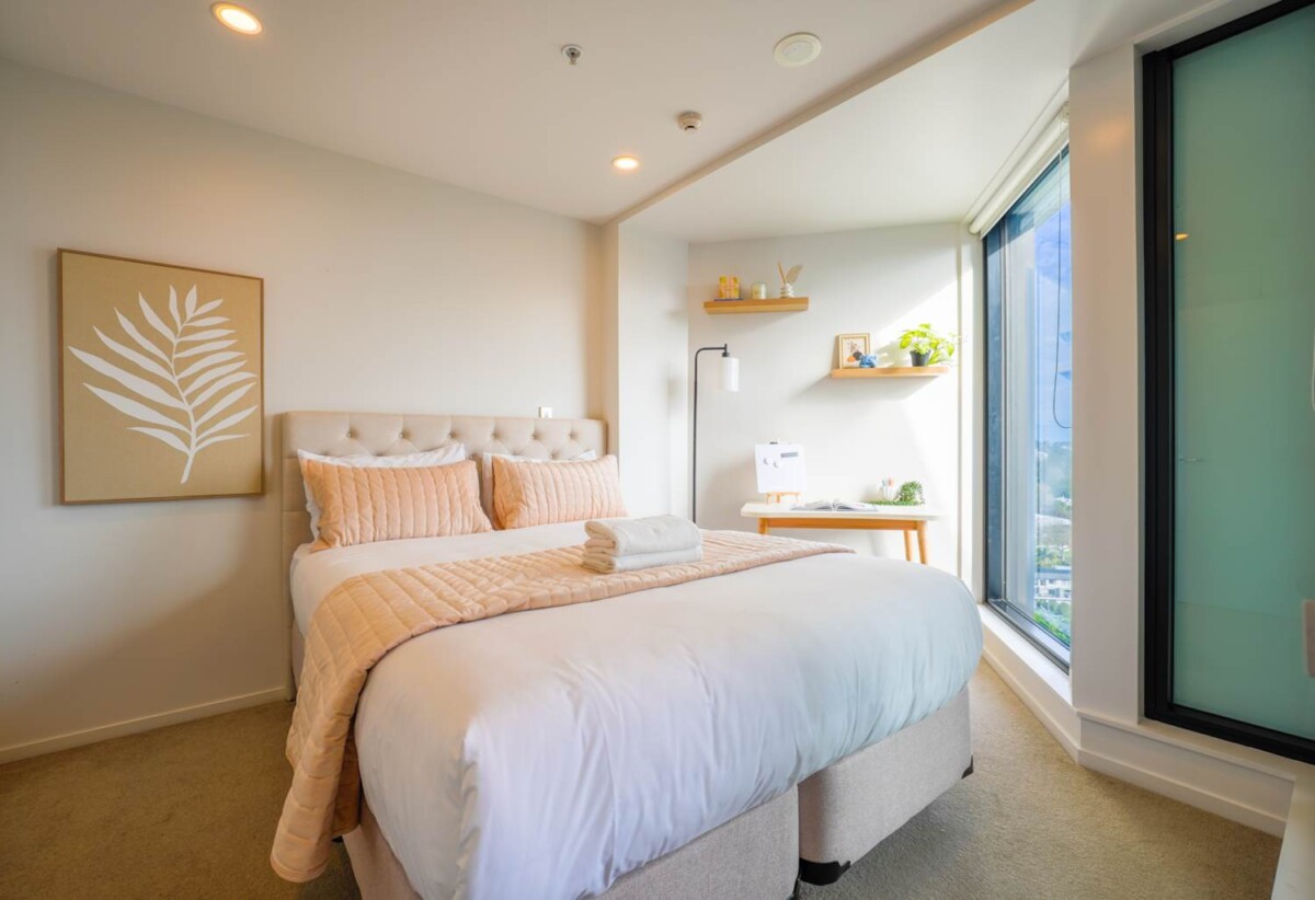 Auckland Girls’ Grammar School zone, Freehold 2 beds 1 bath 1 car park apartment, approx. 52sqm + balcony, Residents enjoy access to a heated indoor pool, sauna and secure facilities, all within easy reach of Victoria Park, Ponsonby and the city, 0.5 km to Auckland Girls’ Grammar School, 1205/15 Union Street, City Centre, Auckland