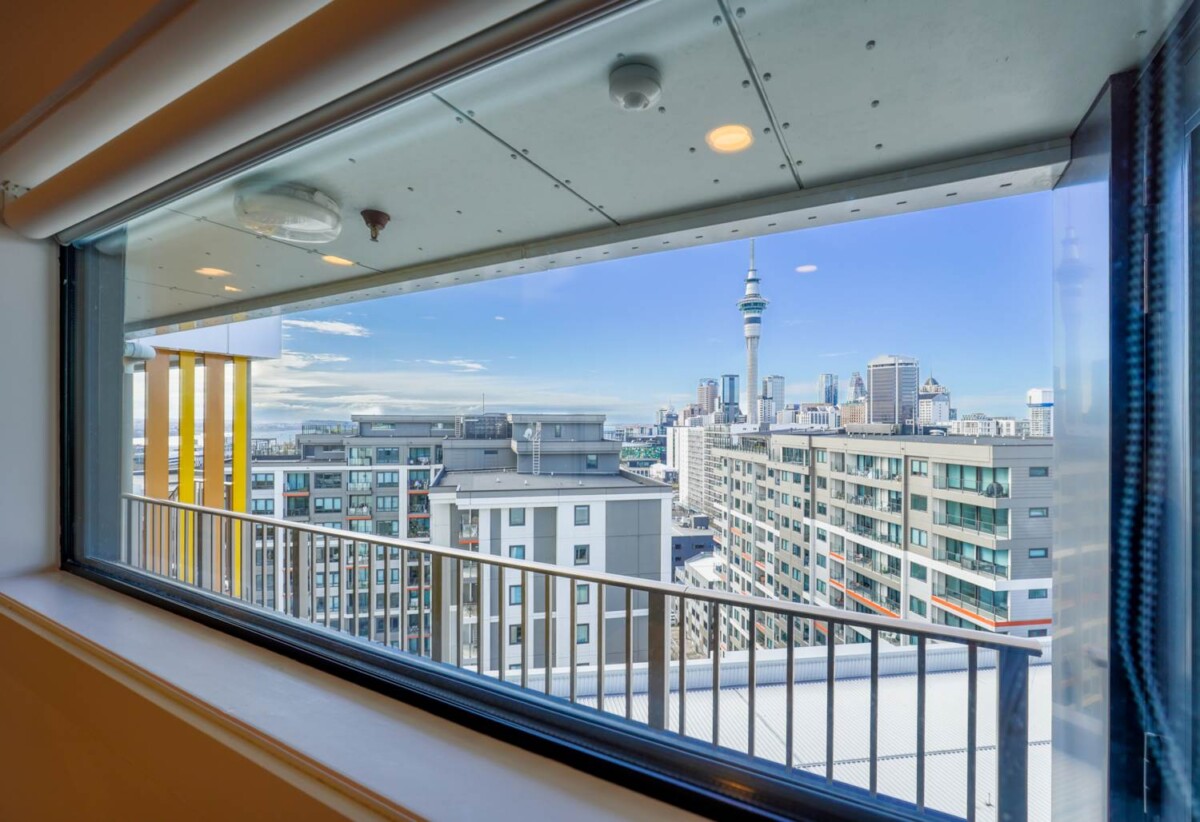 Auckland Girls’ Grammar School zone, Freehold 2 beds 1 bath 1 car park apartment, approx. 52sqm + balcony, Residents enjoy access to a heated indoor pool, sauna and secure facilities, all within easy reach of Victoria Park, Ponsonby and the city, 0.5 km to Auckland Girls’ Grammar School, 1205/15 Union Street, City Centre, Auckland
