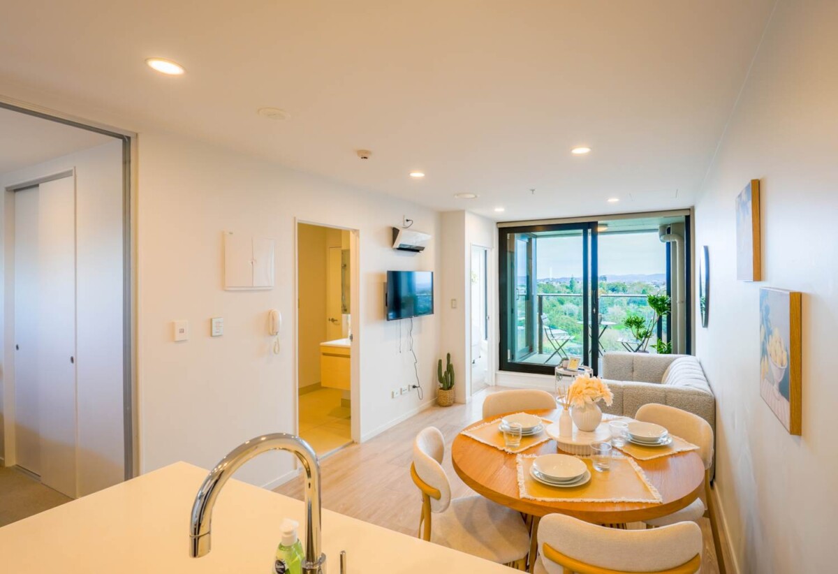 Auckland Girls’ Grammar School zone, Freehold 2 beds 1 bath 1 car park apartment, approx. 52sqm + balcony, Residents enjoy access to a heated indoor pool, sauna and secure facilities, all within easy reach of Victoria Park, Ponsonby and the city, 0.5 km to Auckland Girls’ Grammar School, 1205/15 Union Street, City Centre, Auckland