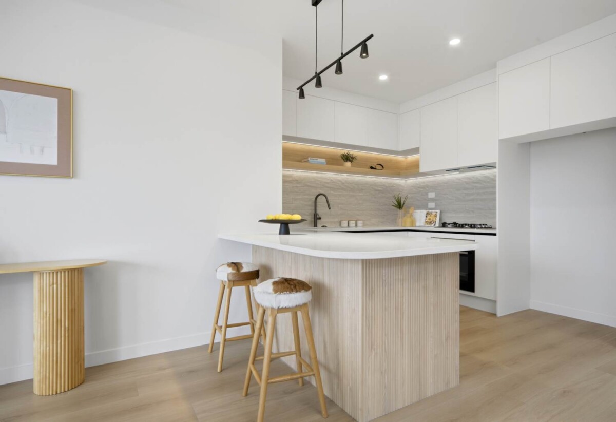 Standalone 3 beds 2.5 baths house with garage, Just a short walk to Long Bay Village Centre, beach, 0.9 km to Long Bay College, 4 Tikati Rise, Long Bay, Auckland