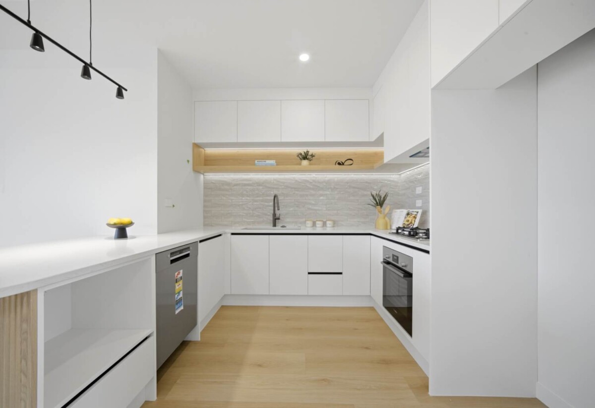 Standalone 3 beds 2.5 baths house with garage, Just a short walk to Long Bay Village Centre, beach, 0.9 km to Long Bay College, 4 Tikati Rise, Long Bay, Auckland