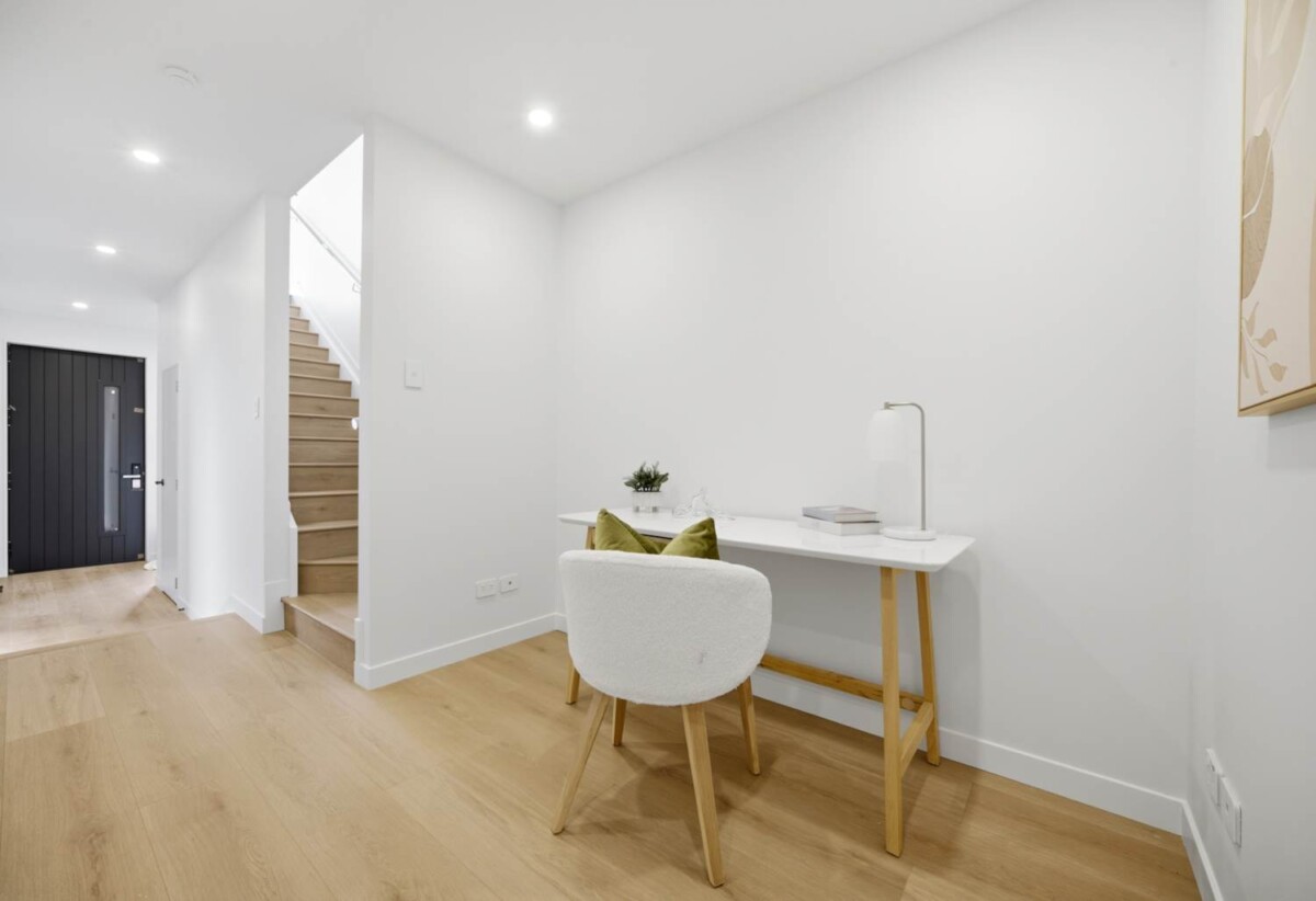 Standalone 3 beds 2.5 baths house with garage, Just a short walk to Long Bay Village Centre, beach, 0.9 km to Long Bay College, 4 Tikati Rise, Long Bay, Auckland