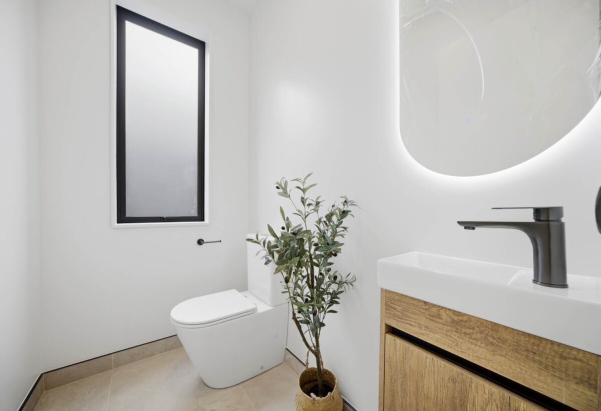 Standalone 3 beds 2.5 baths house with garage, Just a short walk to Long Bay Village Centre, beach, 0.9 km to Long Bay College, 4 Tikati Rise, Long Bay, Auckland