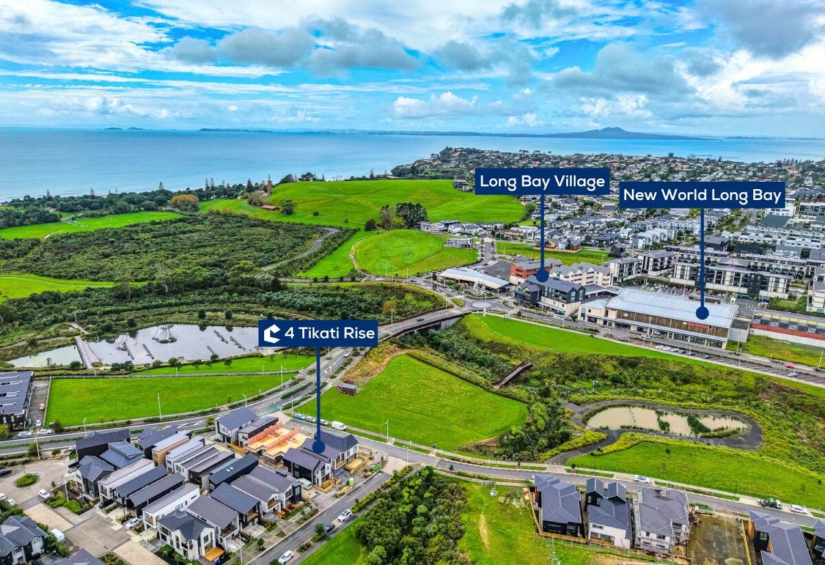 Standalone 3 beds 2.5 baths house with garage, Just a short walk to Long Bay Village Centre, beach, 0.9 km to Long Bay College, 4 Tikati Rise, Long Bay, Auckland