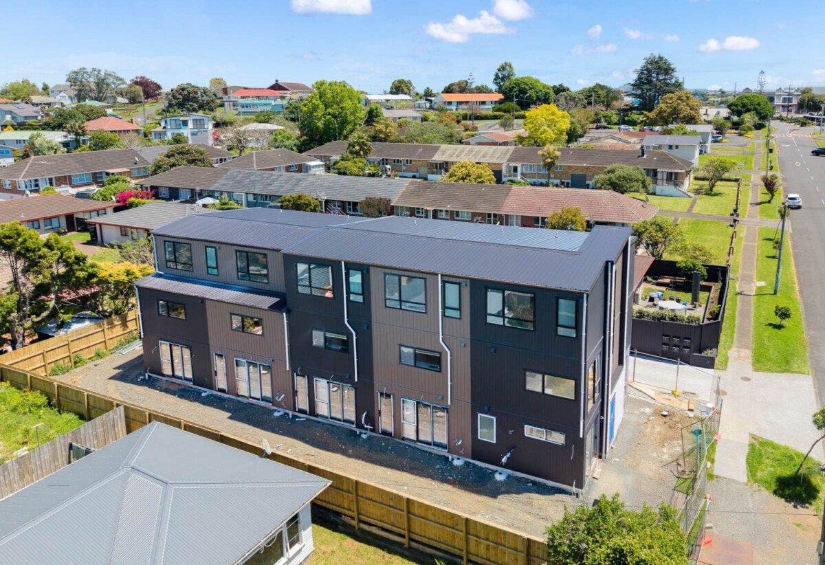 Brandnew freehold 3 beds (3 ensuites) 3.5 baths home with garage, 1 ensuite ground floor, walks to Panmure town centre, beach, Pamure Yacht and boating club, 0.4 km to Panmure Bridge School, Lot 5, 25 Kings Road, Panmure, Auckland