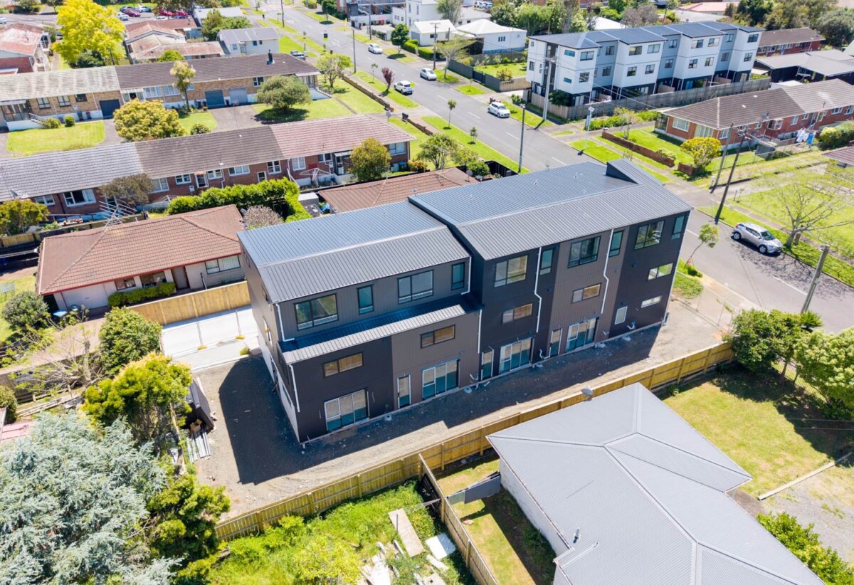 Brandnew freehold 3 beds (3 ensuites) 3.5 baths home with garage, 1 ensuite ground floor, walks to Panmure town centre, beach, Pamure Yacht and boating club, 0.4 km to Panmure Bridge School, Lot 5, 25 Kings Road, Panmure, Auckland
