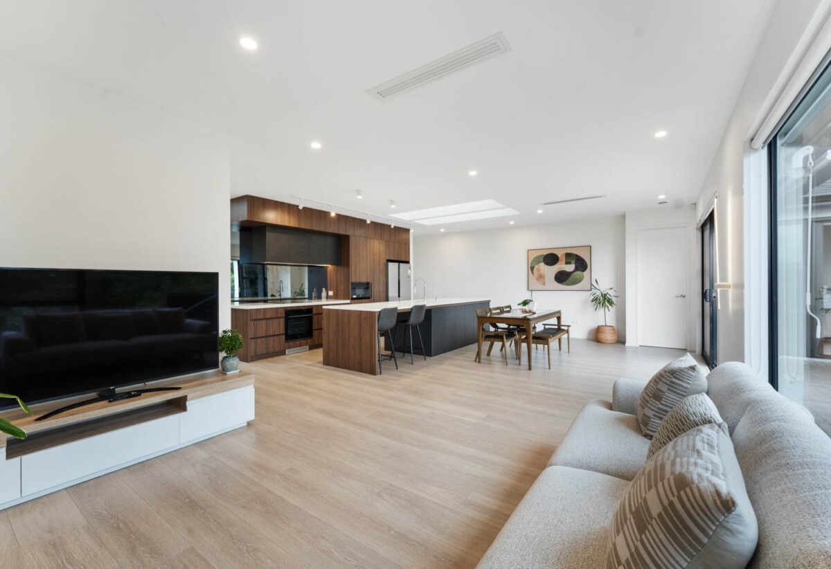 250m2 5 beds + office 3.5 baths house with double garage on 1000m2 section, an expansive 176sqm of fully decked outdoor entertaining space, close to Albany mall, motorway access, schools, 0.9 km to Oteha Valley School, 29 Kewa Road, Albany, Auckland
