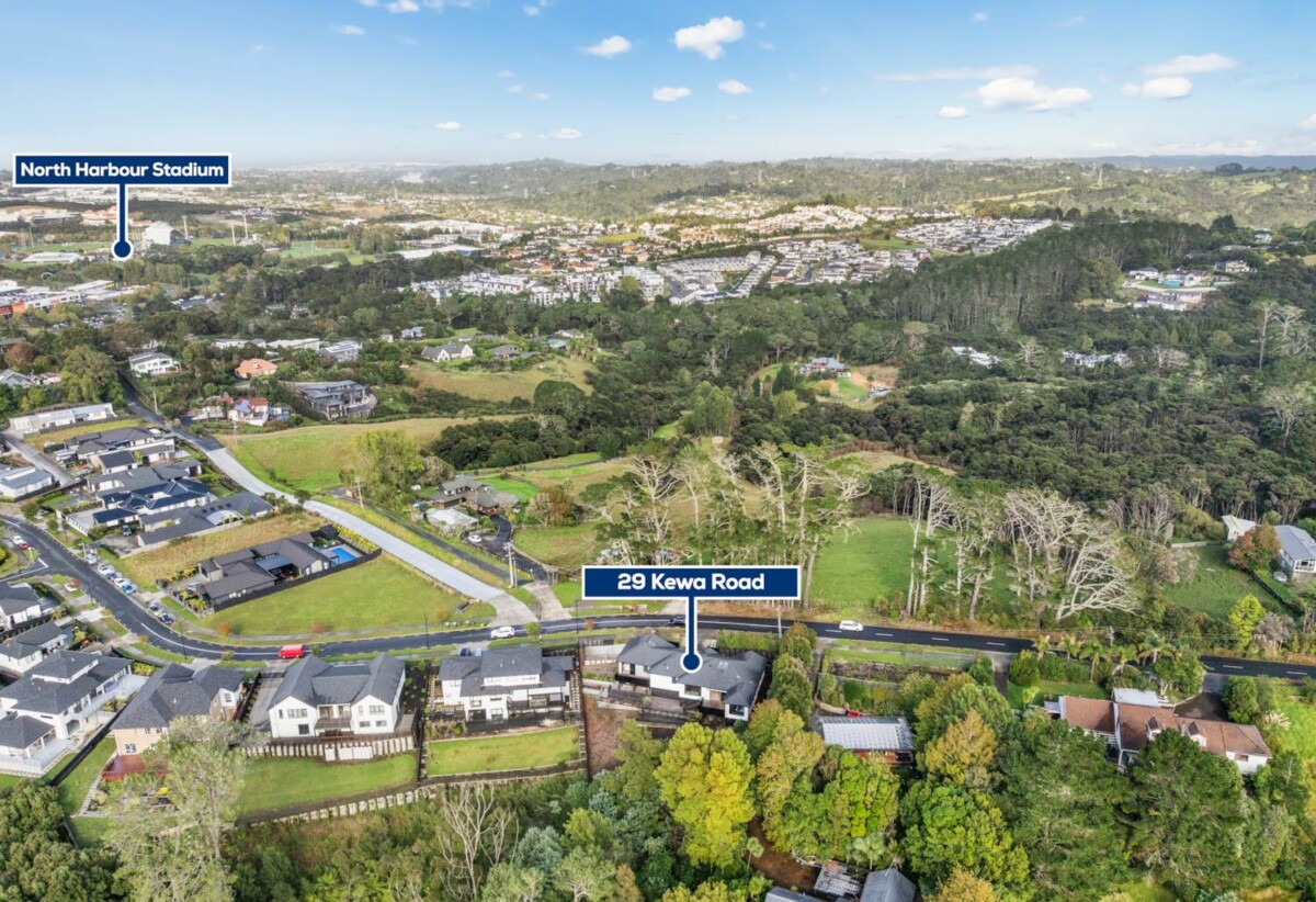 250m2 5 beds + office 3.5 baths house with double garage on 1000m2 section, an expansive 176sqm of fully decked outdoor entertaining space, close to Albany mall, motorway access, schools, 0.9 km to Oteha Valley School, 29 Kewa Road, Albany, Auckland