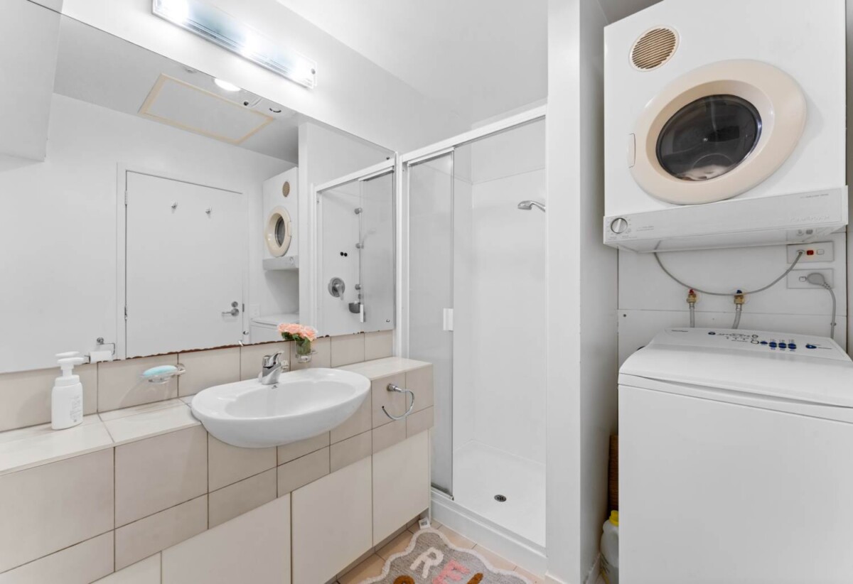Auckland Girls’ Grammar School zone, Fully renovated, 73m2 Freehold 1 bed 1 bath 2 car parks apartment with Oversized private courtyard, Full furniture package is included, Just a short stroll to Commercial Bay, Britomart, and Queen Street, 1I/10-14 Hobson Street, City Centre, Auckland