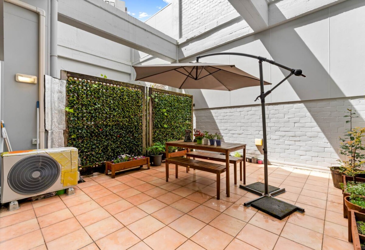Auckland Girls’ Grammar School zone, Fully renovated, 73m2 Freehold 1 bed 1 bath 2 car parks apartment with Oversized private courtyard, Full furniture package is included, Just a short stroll to Commercial Bay, Britomart, and Queen Street, 1I/10-14 Hobson Street, City Centre, Auckland