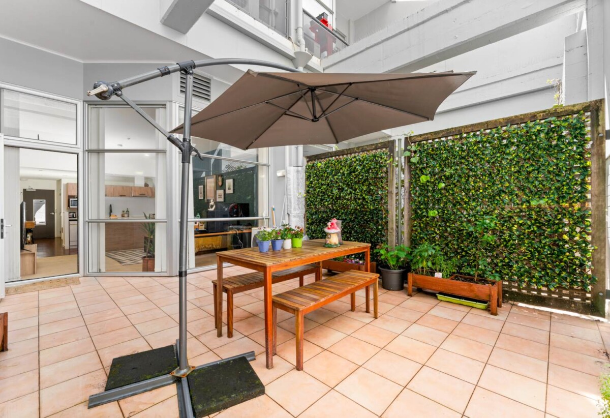 Auckland Girls’ Grammar School zone, Fully renovated, 73m2 Freehold 1 bed 1 bath 2 car parks apartment with Oversized private courtyard, Full furniture package is included, Just a short stroll to Commercial Bay, Britomart, and Queen Street, 1I/10-14 Hobson Street, City Centre, Auckland