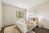 Next to Reserve and Short Cut to Albany Oak, 5 beds 3 baths house on 561m2 section, moments to Albany Mall, golf club, schools, 0.8 km to Albany Junior High School, 15 Aberley Road, Albany, Auckland