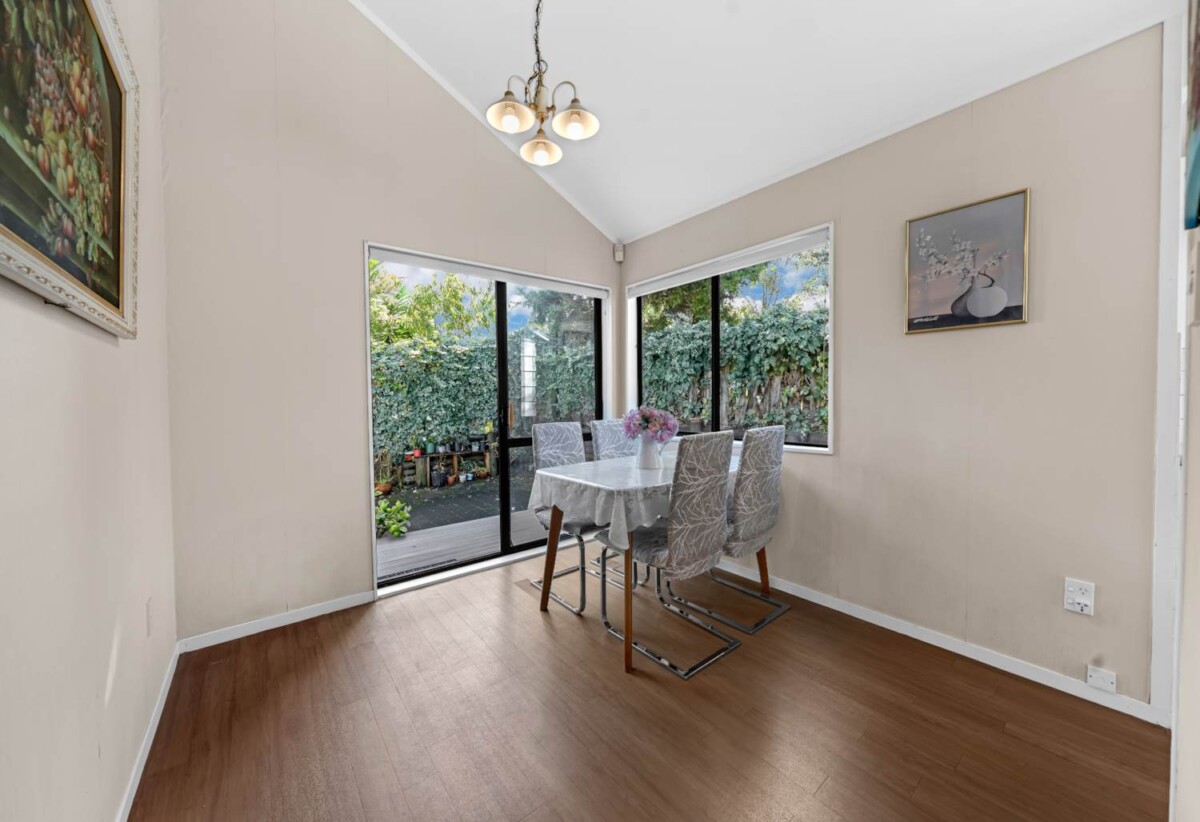 3 beds 1 bath house with carport on half share of 945m² section, close to schools parks, shops, shopping centres, golf club, 1/10 Amerce Place, Highland Park, Auckland