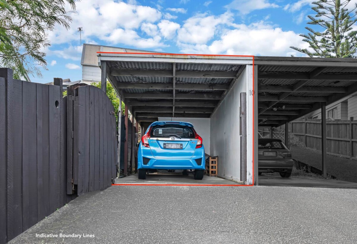 3 beds 1 bath house with carport on half share of 945m² section, close to schools parks, shops, shopping centres, golf club, 1/10 Amerce Place, Highland Park, Auckland
