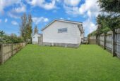 4 beds 3 baths house on 354m2 section, approximately 5 years young, close to schools, shops, supermarkets, train station, 0.8 km to Papatoetoe South School, 46A Hillside Road, Papatoetoe, Auckland