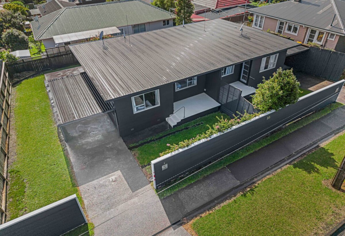 2 beds 1 bath home with carport, a storage unit and a small garden, close to the train station, bus stops, parks, LynnMall, schools, 0.7 km to Kelston School, 2/22 Koromiko Street, New Lynn, Auckland