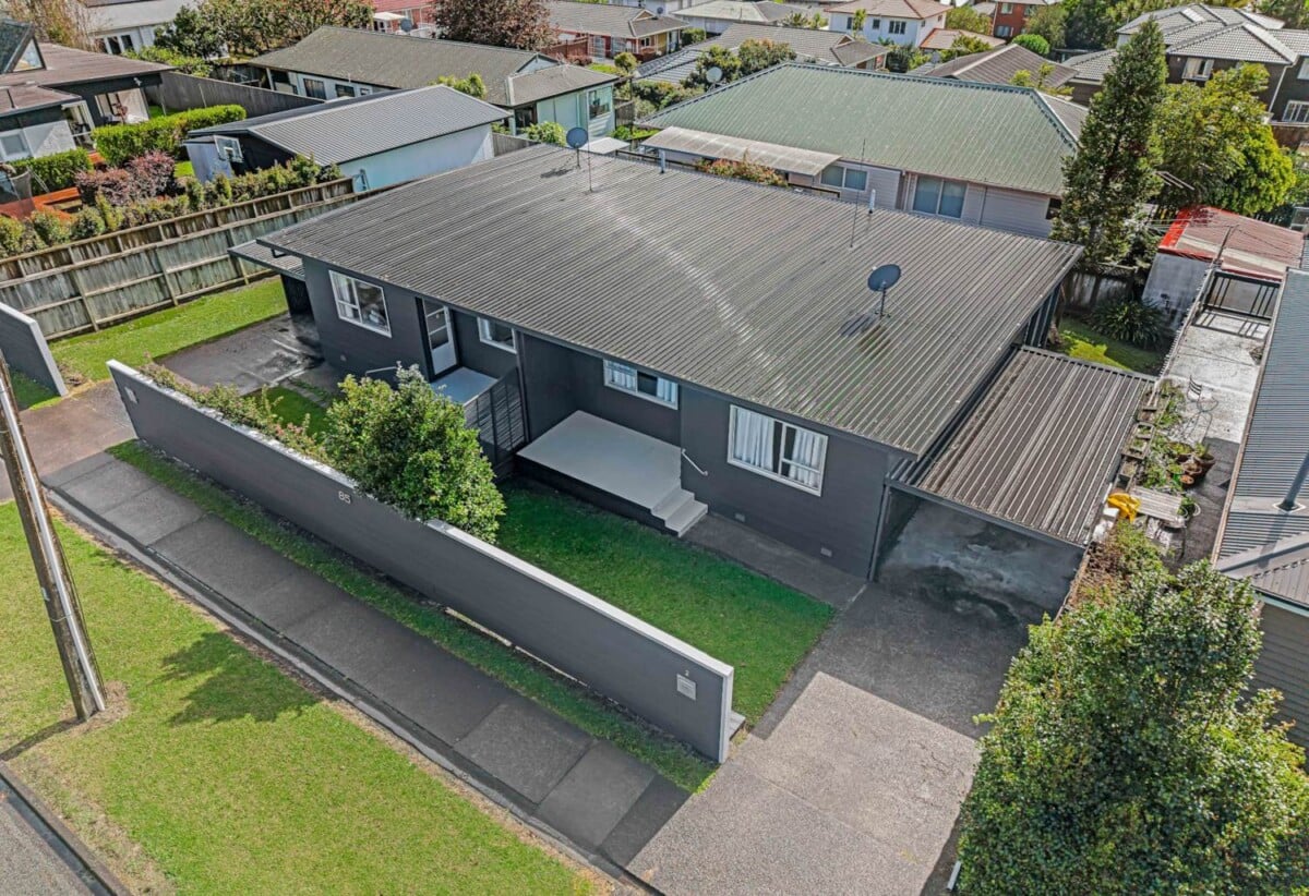 2 beds 1 bath home with carport, a storage unit and a small garden, close to the train station, bus stops, parks, LynnMall, schools, 0.7 km to Kelston School, 2/22 Koromiko Street, New Lynn, Auckland