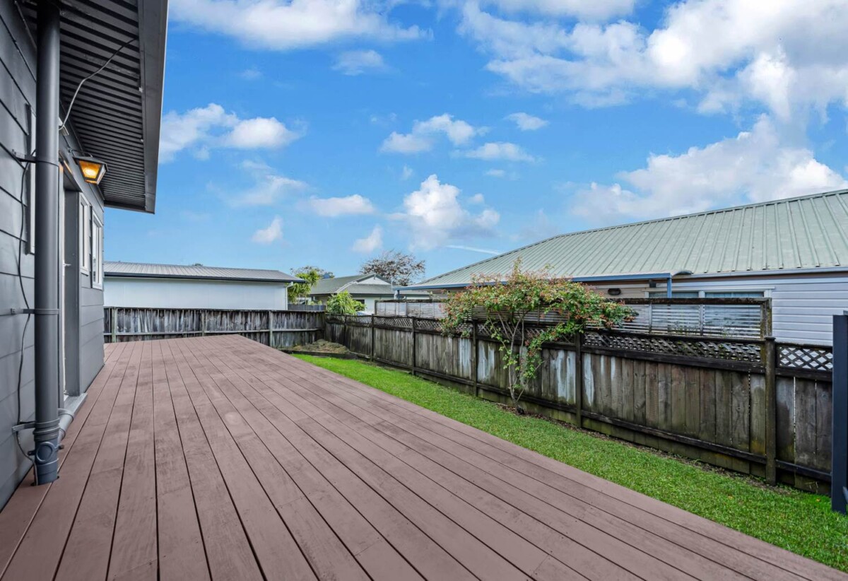 2 beds 1 bath home with carport, a storage unit and a small garden, close to the train station, bus stops, parks, LynnMall, schools, 0.7 km to Kelston School, 2/22 Koromiko Street, New Lynn, Auckland