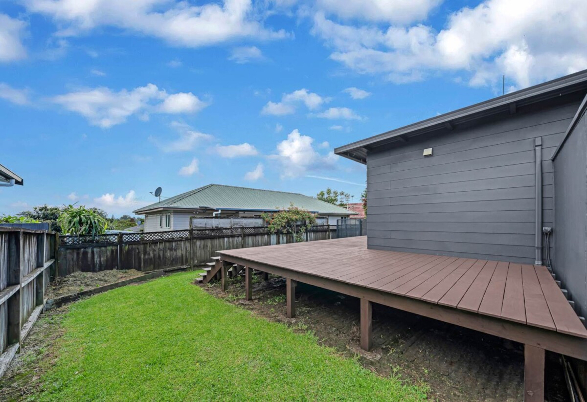 2 beds 1 bath home with carport, a storage unit and a small garden, close to the train station, bus stops, parks, LynnMall, schools, 0.7 km to Kelston School, 2/22 Koromiko Street, New Lynn, Auckland