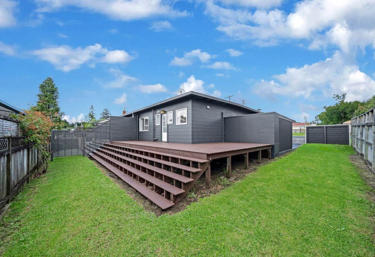 2 beds 1 bath home with carport, a storage unit and a small garden, close to the train station, bus stops, parks, LynnMall, schools, 0.7 km to Kelston School, 2/22 Koromiko Street, New Lynn, Auckland