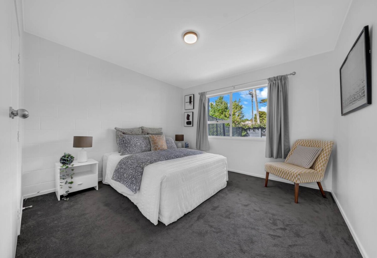 2 beds 1 bath home with carport, a storage unit and a small garden, close to the train station, bus stops, parks, LynnMall, schools, 0.7 km to Kelston School, 2/22 Koromiko Street, New Lynn, Auckland