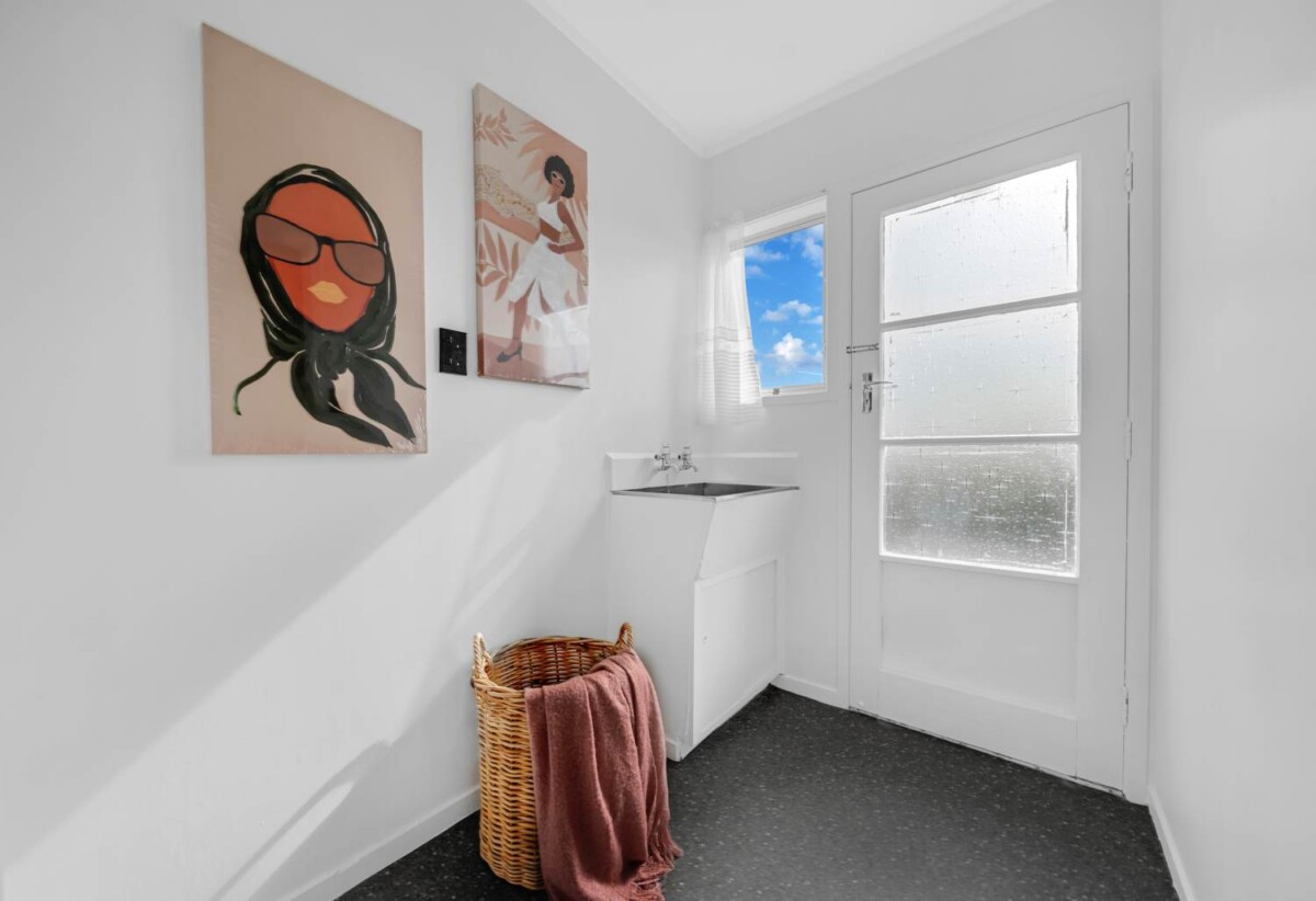 2 beds 1 bath home with carport, a storage unit and a small garden, close to the train station, bus stops, parks, LynnMall, schools, 0.7 km to Kelston School, 2/22 Koromiko Street, New Lynn, Auckland