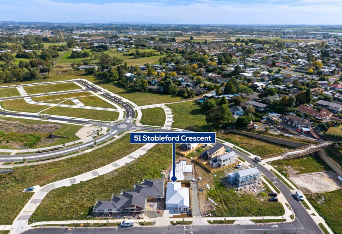 2 kitchens and 1 bed granny, Brandnew 4 beds 3 baths house with double garage on 321m2 section, close to schools, shops, town centre, 51 Stableford Crescent, Opaheke, Auckland