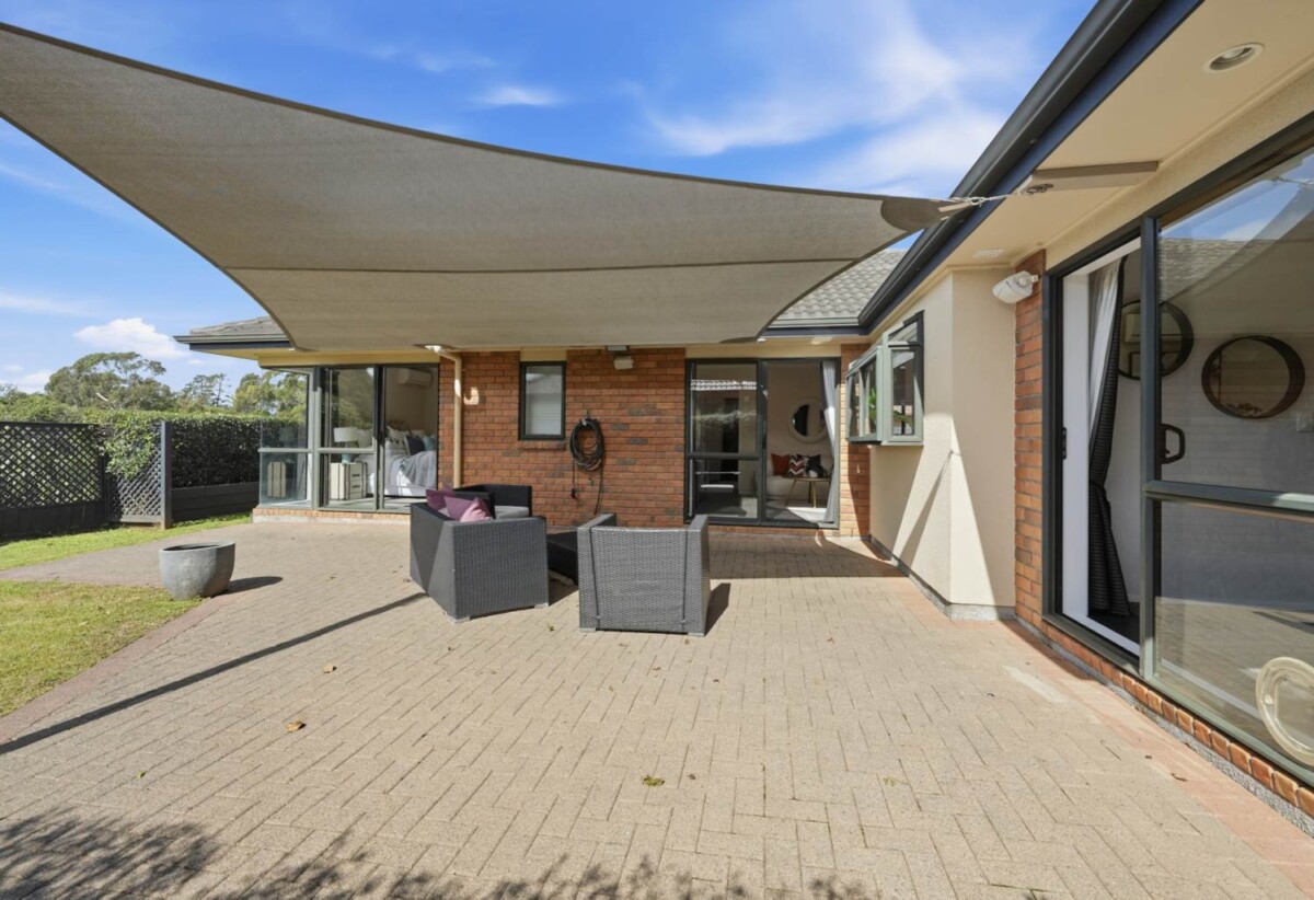 Brick and tile 4 beds 2 baths house with double garage on 578m2 section, Direct backyard access to a reserve and walking track, minutes from shops, supermarkets, Botany Downs shopping centre, 0.7 km to Riverhills School, 109 Burswood Drive, Burswood, Auckland