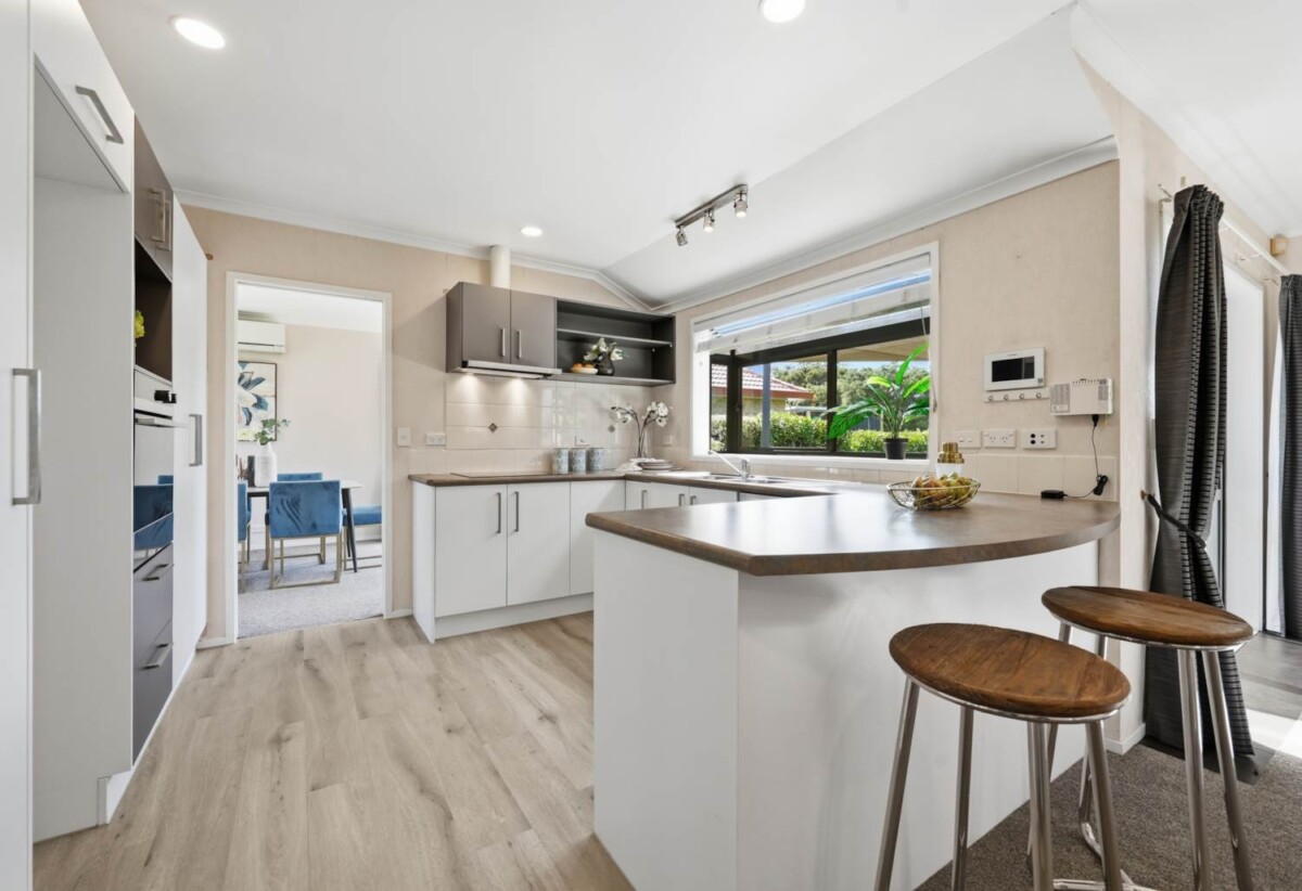 Brick and tile 4 beds 2 baths house with double garage on 578m2 section, Direct backyard access to a reserve and walking track, minutes from shops, supermarkets, Botany Downs shopping centre, 0.7 km to Riverhills School, 109 Burswood Drive, Burswood, Auckland