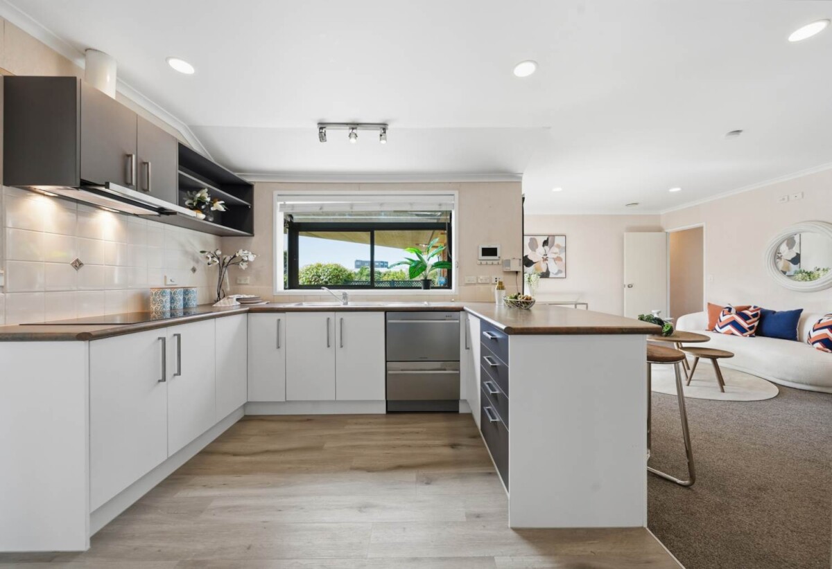 Brick and tile 4 beds 2 baths house with double garage on 578m2 section, Direct backyard access to a reserve and walking track, minutes from shops, supermarkets, Botany Downs shopping centre, 0.7 km to Riverhills School, 109 Burswood Drive, Burswood, Auckland