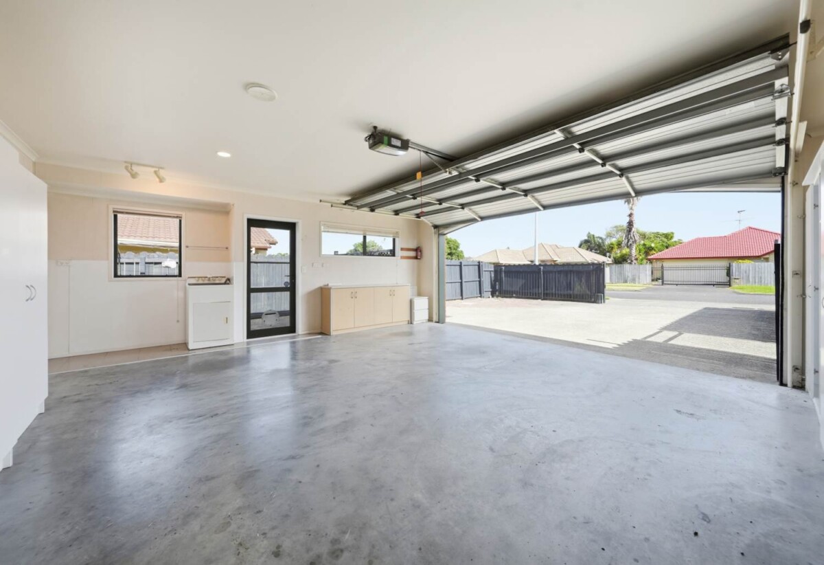 Brick and tile 4 beds 2 baths house with double garage on 578m2 section, Direct backyard access to a reserve and walking track, minutes from shops, supermarkets, Botany Downs shopping centre, 0.7 km to Riverhills School, 109 Burswood Drive, Burswood, Auckland