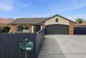 Brick and tile 4 beds 2 baths house with double garage on 578m2 section, Direct backyard access to a reserve and walking track, minutes from shops, supermarkets, Botany Downs shopping centre, 0.7 km to Riverhills School, 109 Burswood Drive, Burswood, Auckland
