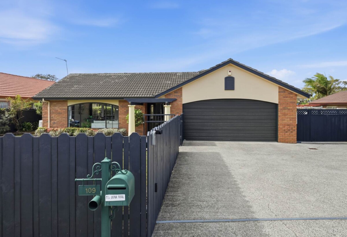 Brick and tile 4 beds 2 baths house with double garage on 578m2 section, Direct backyard access to a reserve and walking track, minutes from shops, supermarkets, Botany Downs shopping centre, 0.7 km to Riverhills School, 109 Burswood Drive, Burswood, Auckland