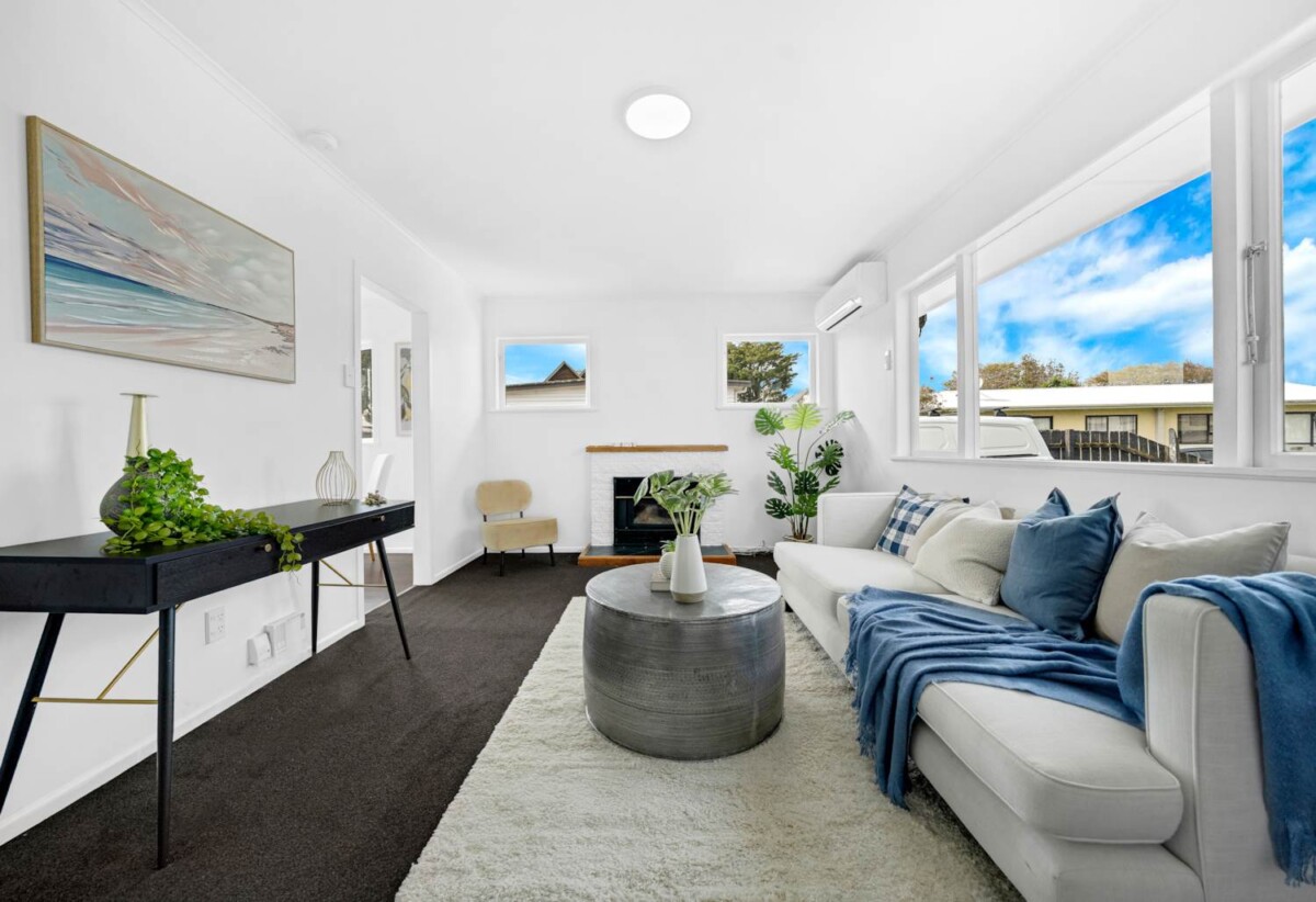 Renovated 3 beds + 2 sleepout rooms 1 bath house with garage on 746m2 section, CV $790,000, within easy walking distance to the train station, local schools, shopping, parks and playgrounds. 0.7 km to Manurewa High School, 15A Halsey Road, Manurewa, Auckland