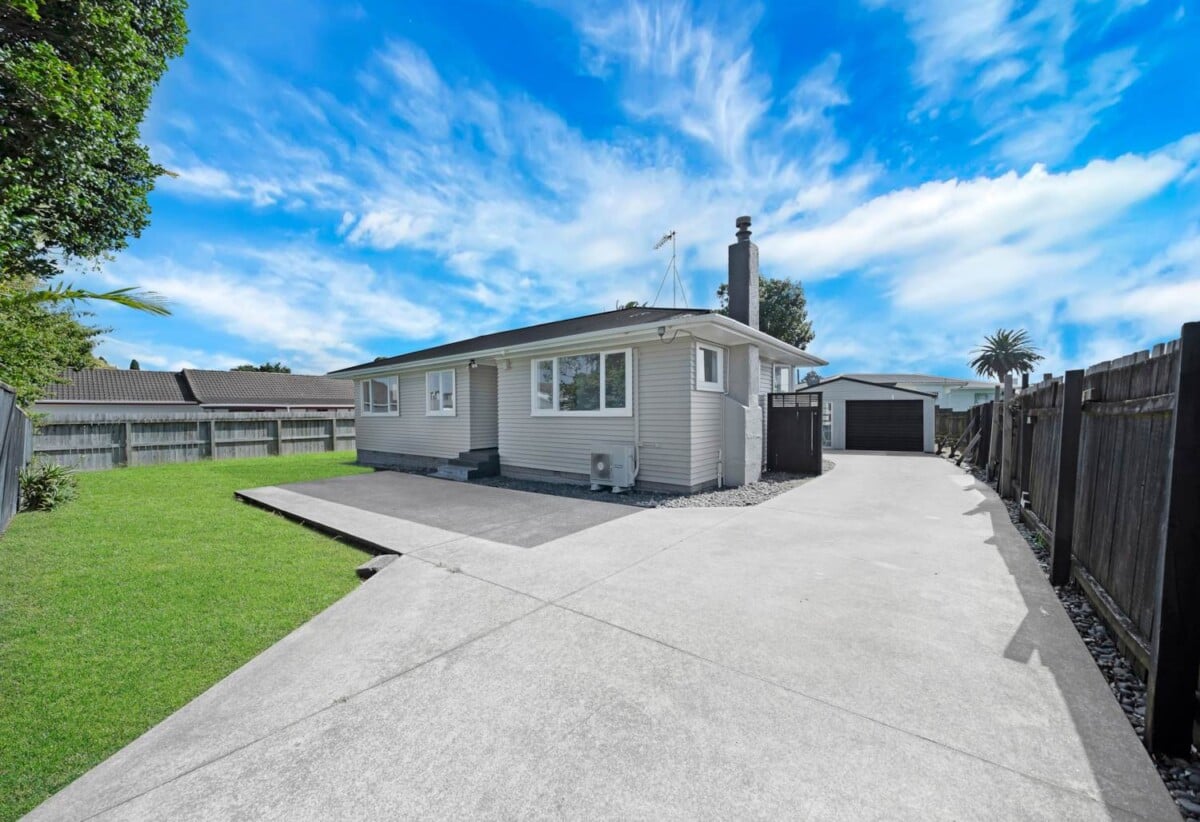 Renovated 3 beds + 2 sleepout rooms 1 bath house with garage on 746m2 section, CV $790,000, within easy walking distance to the train station, local schools, shopping, parks and playgrounds. 0.7 km to Manurewa High School, 15A Halsey Road, Manurewa, Auckland